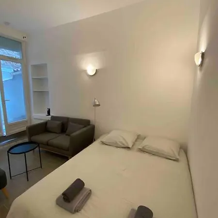 Climatise Sur Courette Apartment Nimes